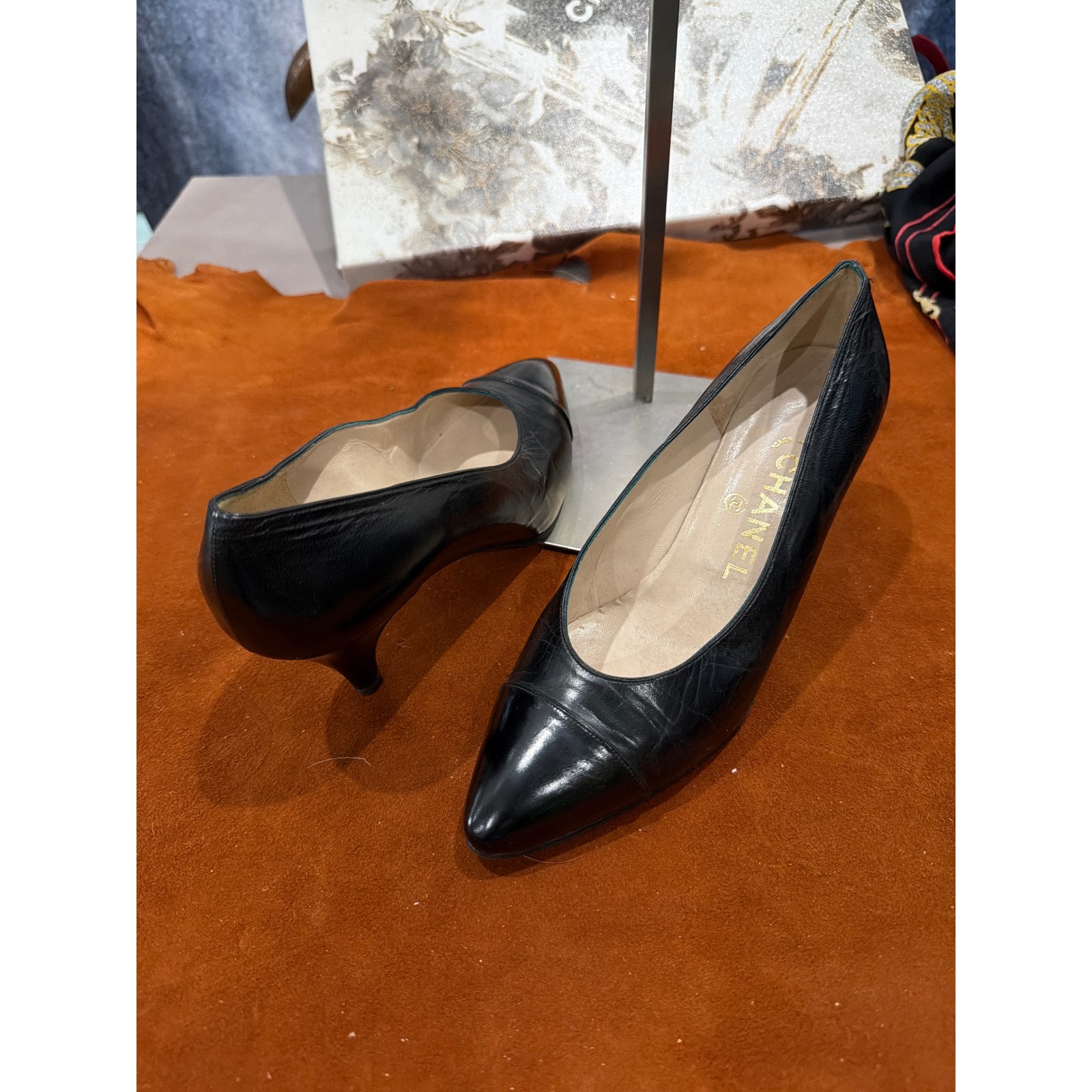 Chanel Vintage Black Leather Pointed Cap Toe Kitten Heel Pumps Size 6 Italy